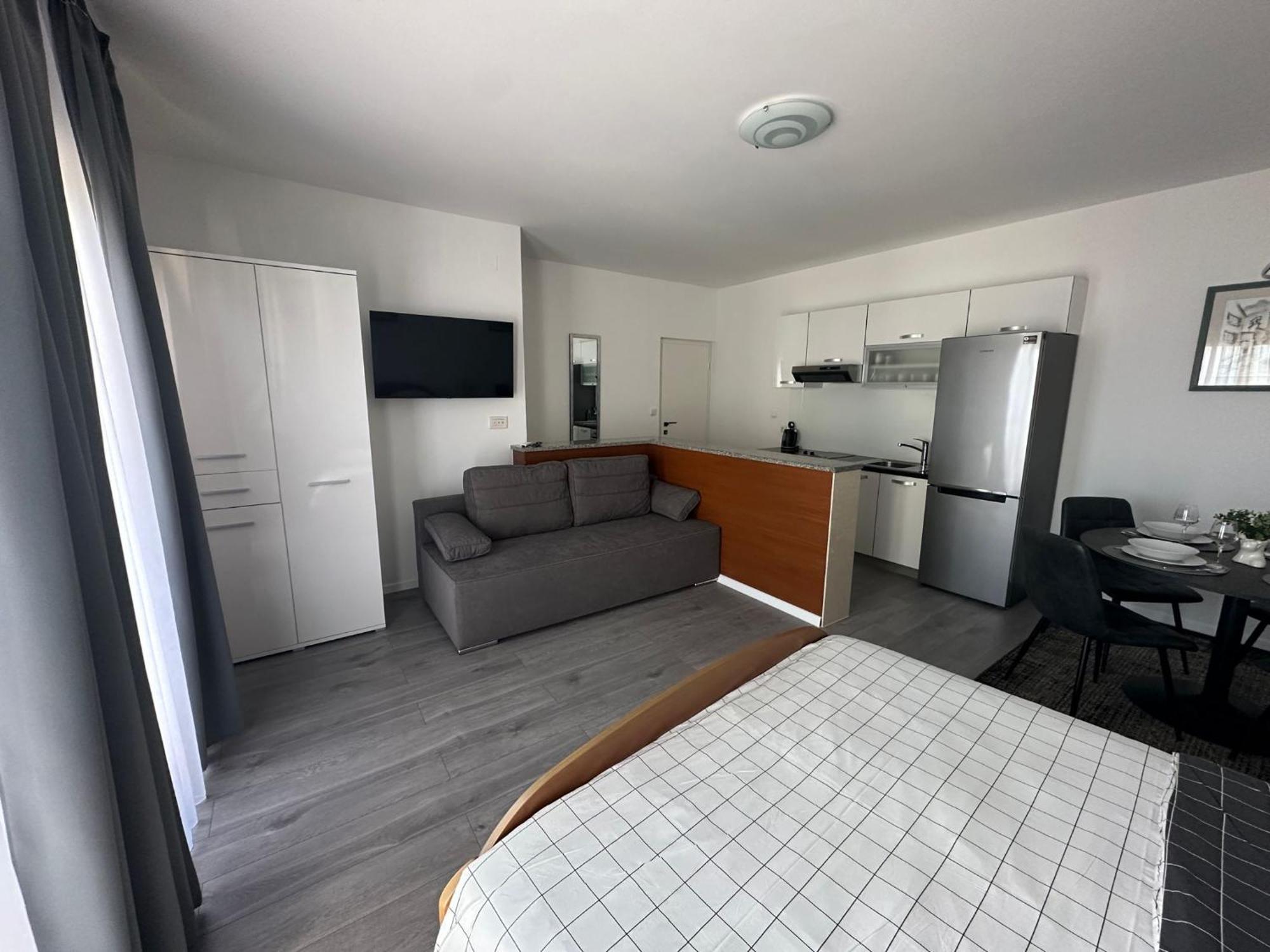 Apartments Villa Sunce Dugi Rat Exterior photo