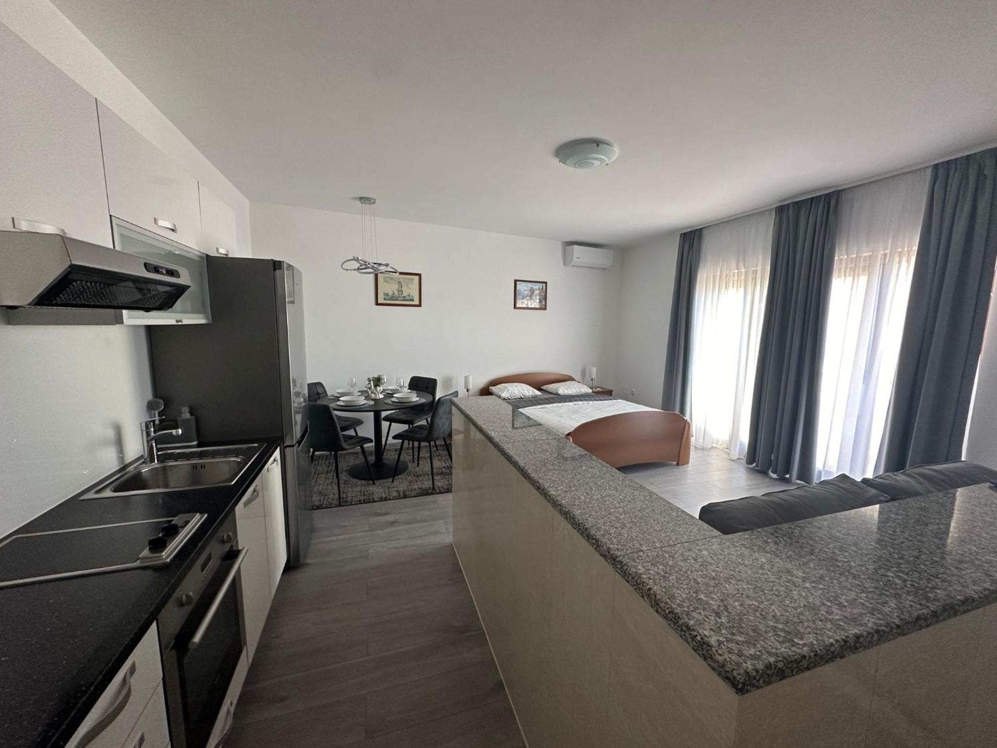 Apartments Villa Sunce Dugi Rat Exterior photo