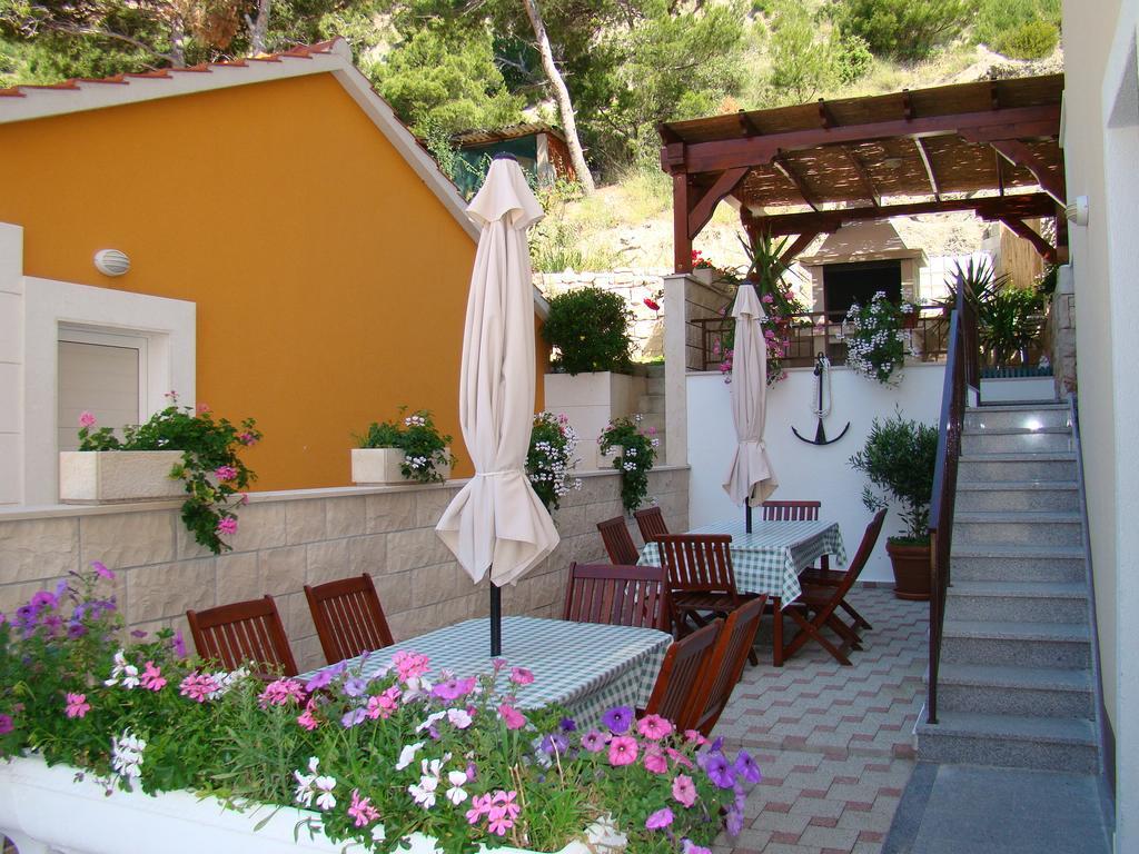Apartments Villa Sunce Dugi Rat Exterior photo
