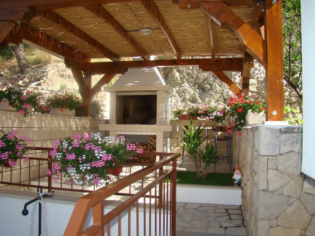 Apartments Villa Sunce Dugi Rat Exterior photo