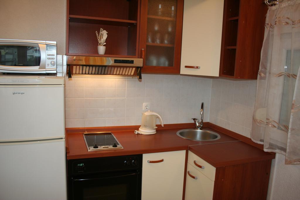Apartments Villa Sunce Dugi Rat Exterior photo