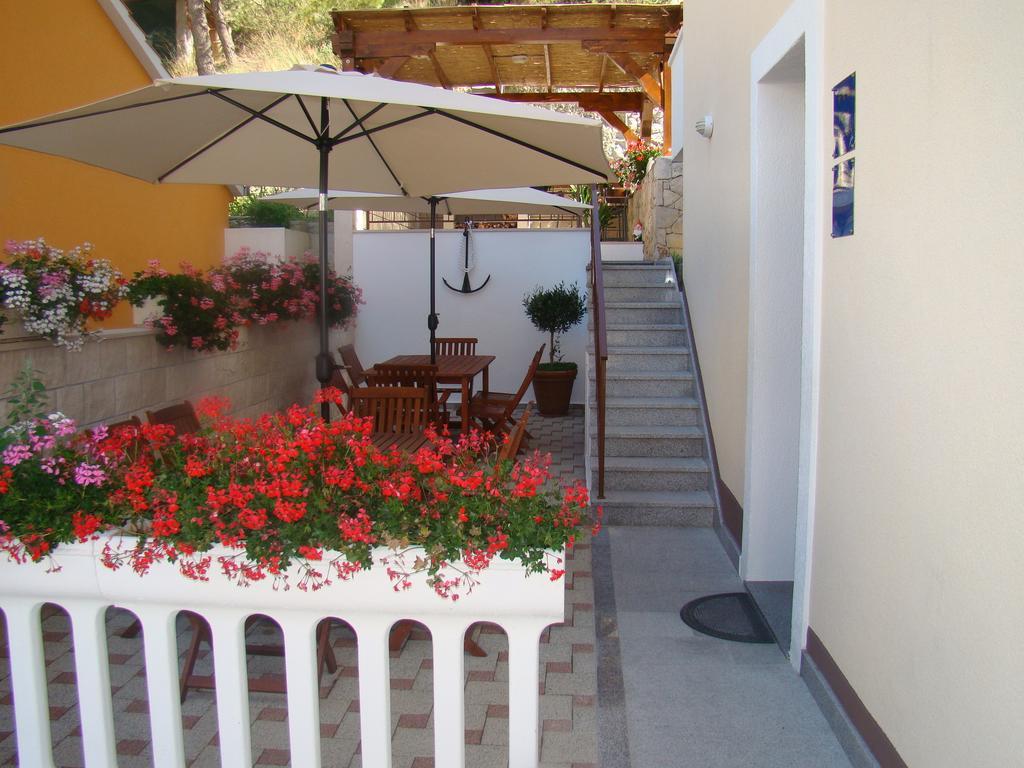 Apartments Villa Sunce Dugi Rat Exterior photo