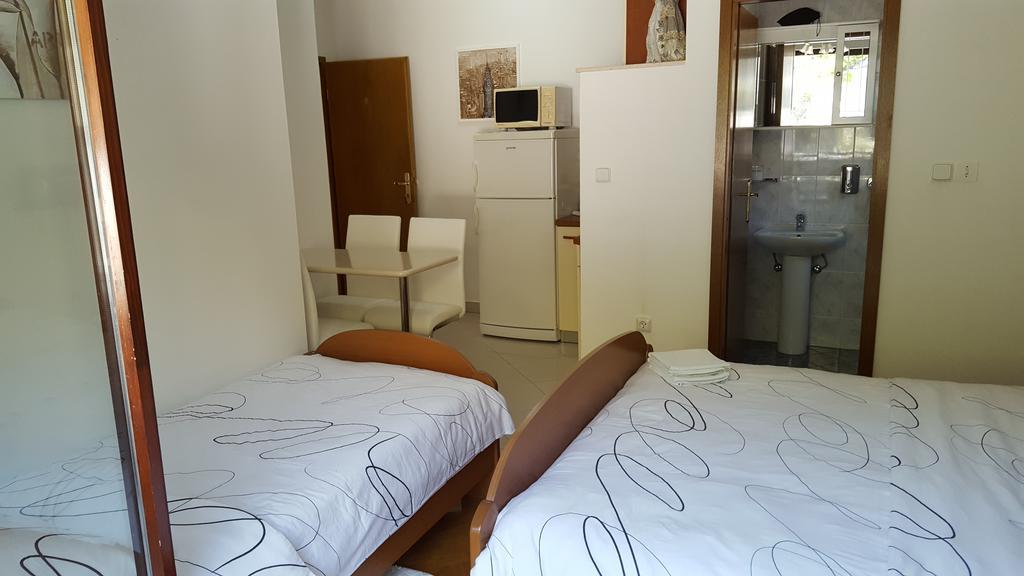Apartments Villa Sunce Dugi Rat Exterior photo
