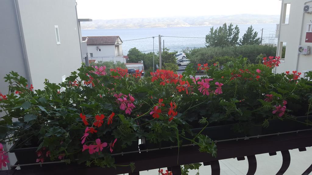 Apartments Villa Sunce Dugi Rat Exterior photo