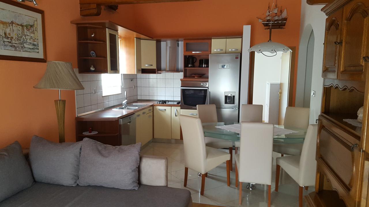 Apartments Villa Sunce Dugi Rat Exterior photo