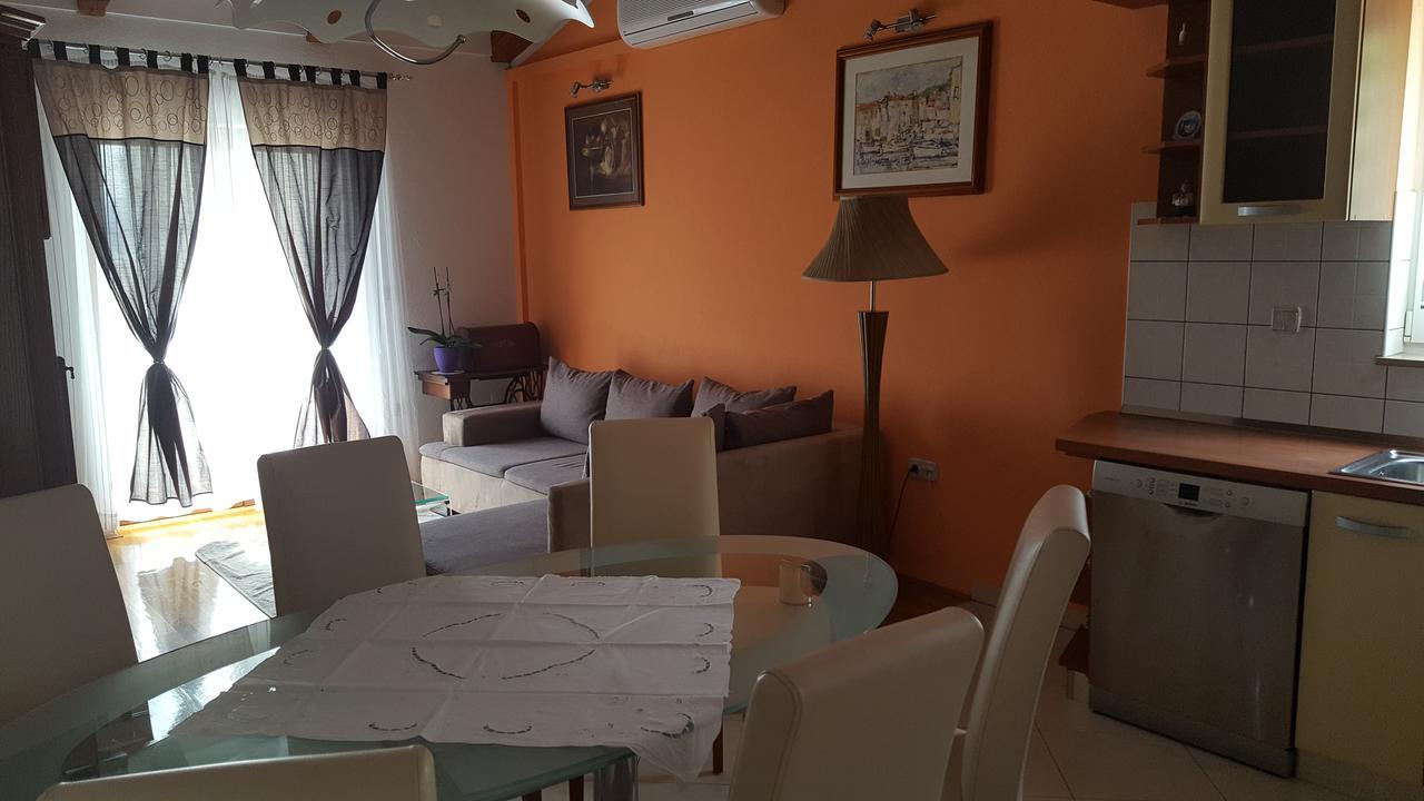 Apartments Villa Sunce Dugi Rat Exterior photo